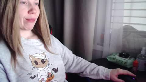 I have new photos come and see with love Molly online show from November 8, 2025, 10:48 am