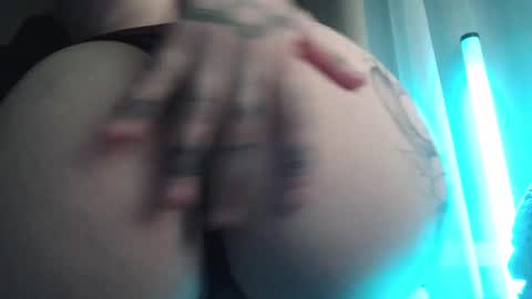 I have new photos come and see with love Molly online show from January 12, 2026, 9:42 pm