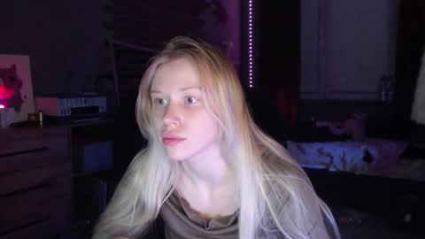 Snapshot of mollybrith chatting on November 13, 2025, 4:17 pm MollyBrith online show from November 13, 2025, 4:17 pm