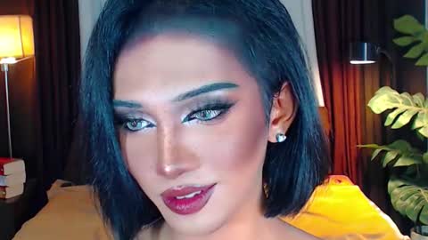 Molly online show from December 5, 2025, 4:54 am