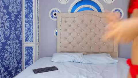 Snapshot of mollydoll_amour chatting on May 15, 2026, 11:50 am MollyDoll online show from May 15, 2026, 11:50 am