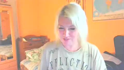 Mollyjoyq online show from May 21, 2026, 6:48 pm