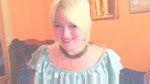 Mollyjoyq online show from May 22, 2026, 5:40 pm