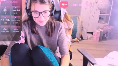  KIRA  online show from November 10, 2025, 1:59 am