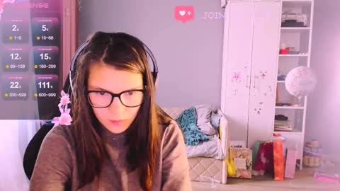  KIRA  online show from November 13, 2025, 6:23 am