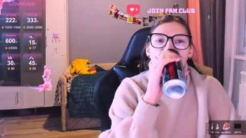  KIRA  online show from December 18, 2025, 2:06 am