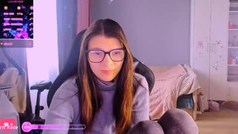  KIRA  online show from April 15, 2026, 2:18 am