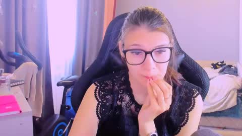  KIRA  online show from April 29, 2026, 6:17 am