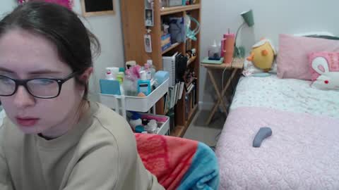 mollymeadows online show from April 22, 2026, 5:25 pm