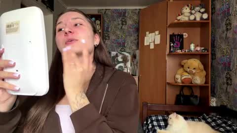 Snapshot of mollyqueen18 chatting on June 7, 2026, 8:18 am Molly online show from June 7, 2026, 8:18 am