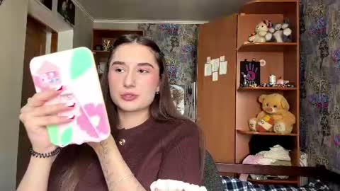 Snapshot of mollyqueen18 chatting on July 10, 2026, 9:45 am Molly online show from July 10, 2026, 9:45 am