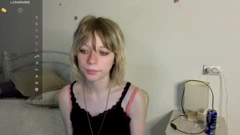 Snapshot of mollysally chatting on June 8, 2026, 4:24 am mollysally online show from June 8, 2026, 4:24 am