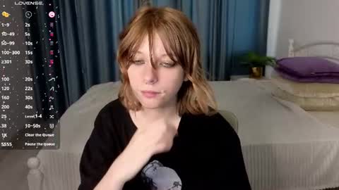 Snapshot of mollysally chatting on July 7, 2026, 4:04 am mollysally online show from July 7, 2026, 4:04 am
