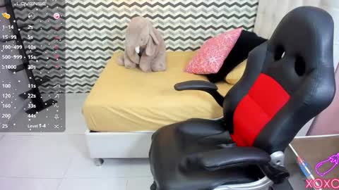 MOLLY online show from November 12, 2025, 7:13 pm