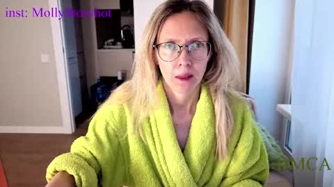 AngelMomm online show from May 28, 2026, 2:42 am