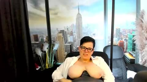 MollySun Nina Randmann online show from October 28, 2025, 6:43 pm