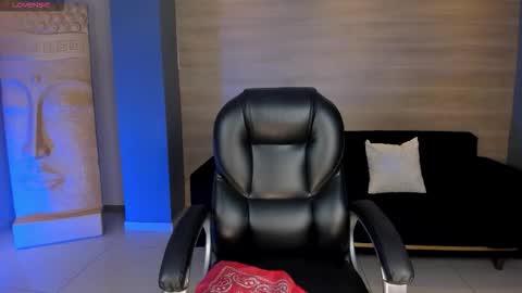 Molly Sunders online show from October 25, 2025, 5:15 am