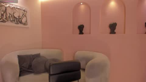 Molly Sunders online show from November 5, 2025, 8:20 pm