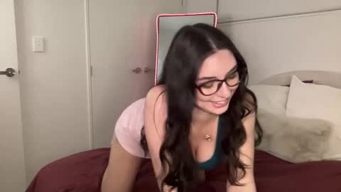 Snapshot of mollyy2006 chatting on October 24, 2025, 1:24 am Molly online show from October 24, 2025, 1:24 am