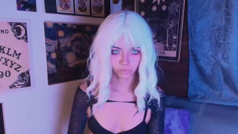 mollyycrystal online show from September 22, 2025, 3:30 am