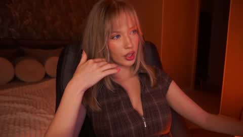 mollyymayy online show from August 7, 2026, 1:40 am