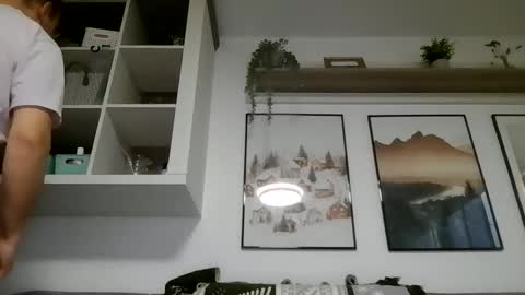 molnarzsolt online show from November 23, 2025, 6:57 am