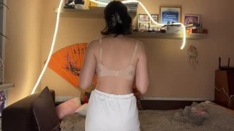 Snapshot of moltenpeach chatting on February 16, 2026, 4:14 pm Hermina online show from February 16, 2026, 4:14 pm