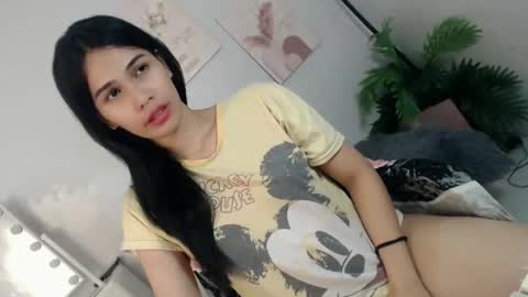Snapshot of momi_khem019 chatting on March 10, 2026, 2:55 pm MOMIKHEM online show from March 10, 2026, 2:55 pm