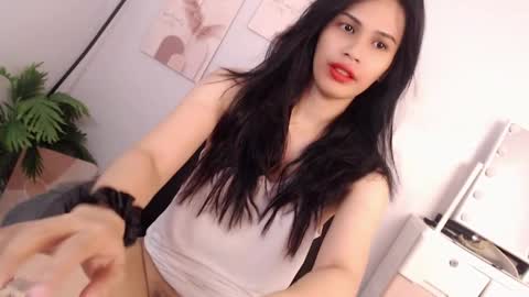 Snapshot of momi_khem019 chatting on April 19, 2026, 6:24 am MOMIKHEM online show from April 19, 2026, 6:24 am