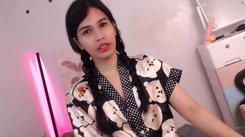 Snapshot of momi_khem019 chatting on May 4, 2026, 3:41 pm MOMIKHEM online show from May 4, 2026, 3:41 pm