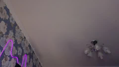Snapshot of momiji_i chatting on May 18, 2026, 2:56 pm Leah online show from May 18, 2026, 2:56 pm