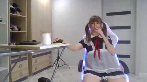 MommmY  online show from September 17, 2025, 7:59 pm