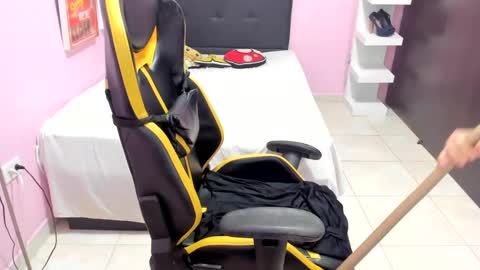 Snapshot of mommy_whore_slut chatting on December 24, 2024, 6:17 pm call me slut online show from December 24, 2024, 6:17 pm