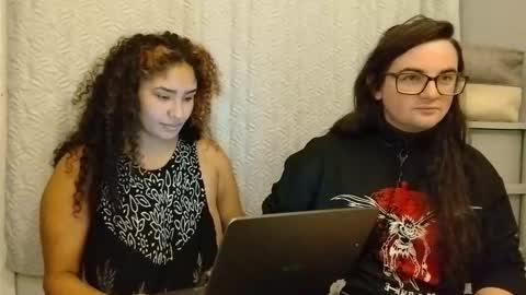 Snapshot of mommybubbles2 chatting on February 24, 2025, 4:04 pm Mommy Bubbles online show from February 24, 2025, 4:04 pm