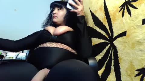 Snapshot of mommybubbles2 chatting on February 23, 2026, 1:41 pm Mommy Bubbles online show from February 23, 2026, 1:41 pm