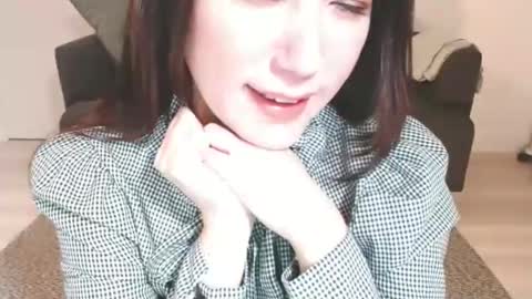 Momo online show from March 8, 2025, 10:45 pm