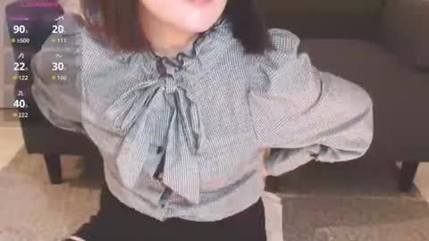 Momo online show from December 15, 2025, 11:53 pm