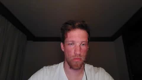 Snapshot of moms_little_monster chatting on November 4, 2025, 9:25 pm moms_little_monster online show from November 4, 2025, 9:25 pm