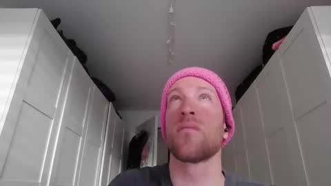 moms_little_monster online show from December 3, 2025, 8:12 am