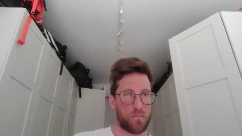 moms_little_monster online show from April 22, 2026, 9:11 am