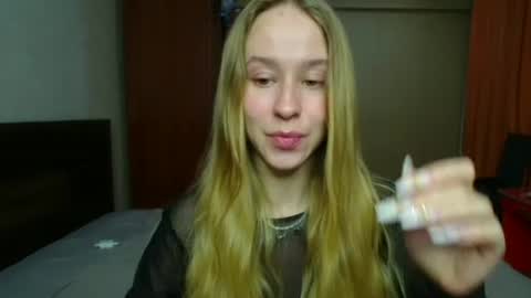 Mona online show from September 19, 2025, 3:45 pm