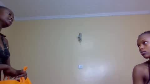 Snapshot of mona_luv1 chatting on October 10, 2025, 1:37 am Mona online show from October 10, 2025, 1:37 am