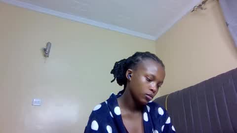 Snapshot of mona_luv1 chatting on October 12, 2025, 1:15 am Mona online show from October 12, 2025, 1:15 am