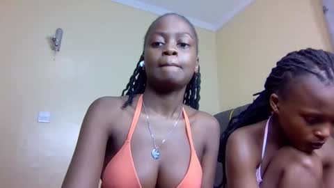 Snapshot of mona_luv1 chatting on October 20, 2025, 12:05 pm Mona online show from October 20, 2025, 12:05 pm