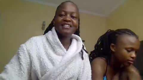 Snapshot of mona_luv1 chatting on October 22, 2025, 8:58 am Mona online show from October 22, 2025, 8:58 am