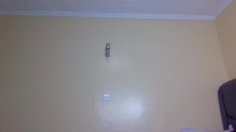 Snapshot of mona_luv1 chatting on October 23, 2025, 12:32 am Mona online show from October 23, 2025, 12:32 am