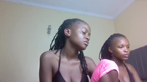 Snapshot of mona_luv1 chatting on October 24, 2025, 1:57 am Mona online show from October 24, 2025, 1:57 am