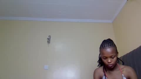 Snapshot of mona_luv1 chatting on November 5, 2025, 1:05 am Mona online show from November 5, 2025, 1:05 am