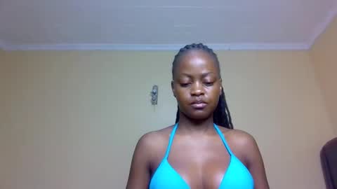 Snapshot of mona_luv1 chatting on November 6, 2025, 7:04 pm Mona online show from November 6, 2025, 7:04 pm