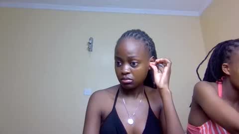 Snapshot of mona_luv1 chatting on November 7, 2025, 8:03 am Mona online show from November 7, 2025, 8:03 am